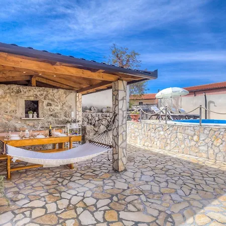 Pet Friendly In Nyaraló