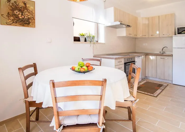 2 Bedroom Amazing In Prázdninový dům