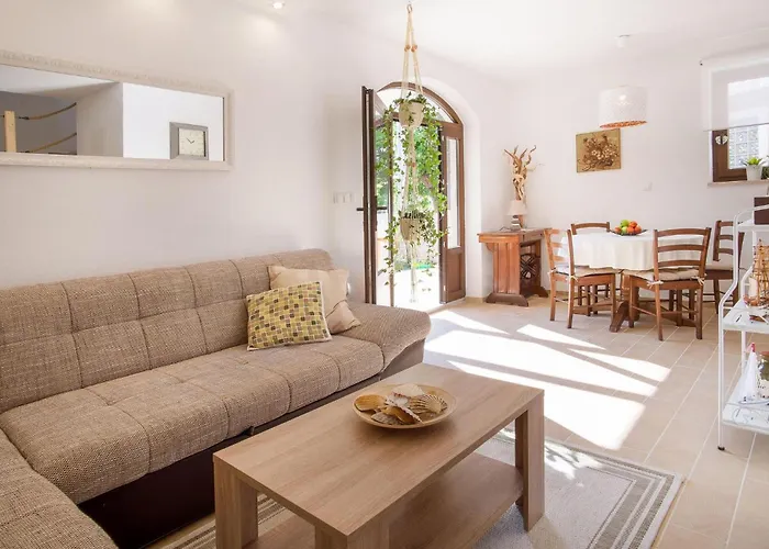 2 Bedroom Amazing In Prázdninový dům