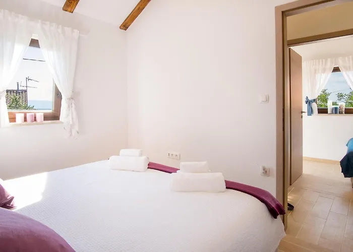 2 Bedroom Amazing In Prázdninový dům